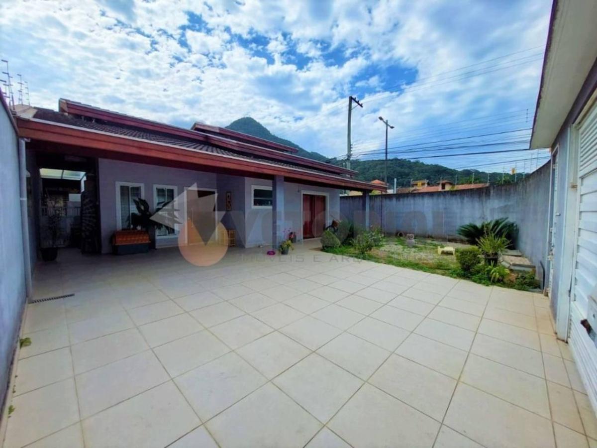 Casa à venda com 3 quartos, 180m² - Foto 2